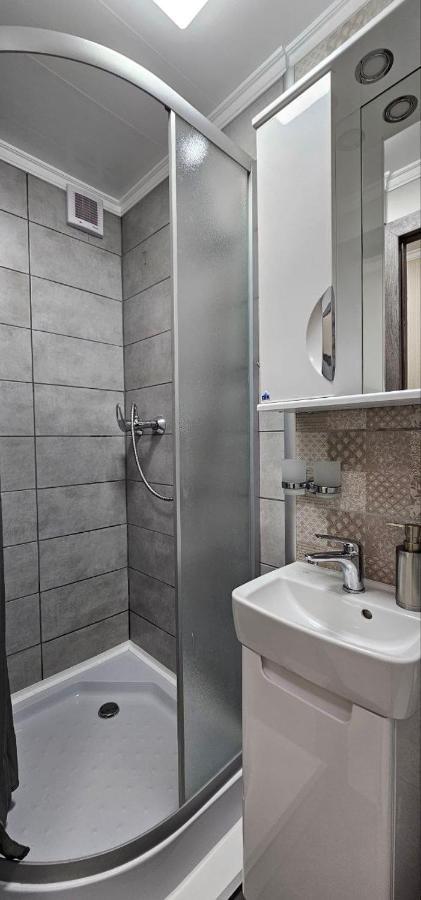 Апартаменти На Лесі Українки Центр 5Хв Старе Місто Парк Kamianets-Podilskyi Exterior photo